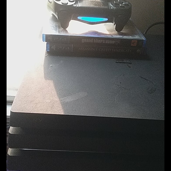 Ps4 pro - Picture 2 of 2